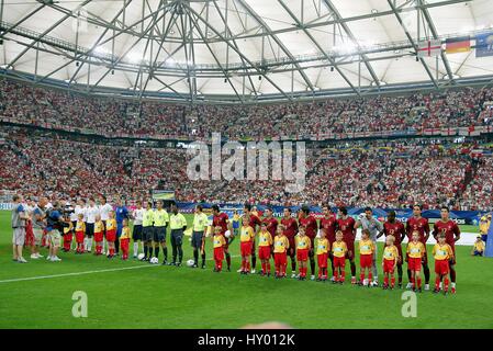 I TEAM LINE UP INGHILTERRA E PORTOGALLO WORLD CUP AUFSCHALKE ARENA GELSENKIRCHEN GERMANIA 01 Luglio 2006 Foto Stock