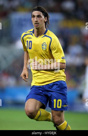 ZLATAN IBRAHIMOVIC SVEZIA & INTER MILAN FC EM STADION SALZBURG AUSTRIA 10 Giugno 2008 Foto Stock