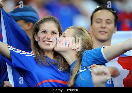 Francia ventole ROMANIA V FRANCIA STADUIM LETZIGRUND ZURIGO SVIZZERA 09 Giugno 2008 Foto Stock