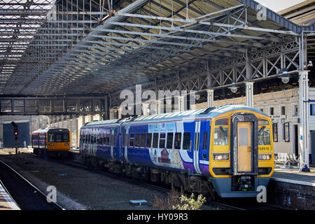 Stazione ferroviaria building interior, Huddersfield Town Center di un grande mercato comune metropolitan borough Kirklees, West Yorkshire, Inghilterra. Regno Unito. Foto Stock