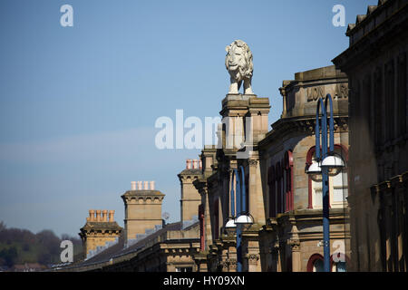 Esterno Lion Arcade John William Street, Huddersfield Town Center di un grande mercato comune metropolitan borough Kirklees, West Yorkshire, Inghilterra. Regno Unito. Foto Stock