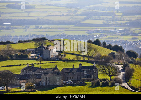 Vista dal castello di Hil Huddersfield città mercato metropolitan borough Kirklees, West Yorkshire, Inghilterra. Regno Unito. Foto Stock