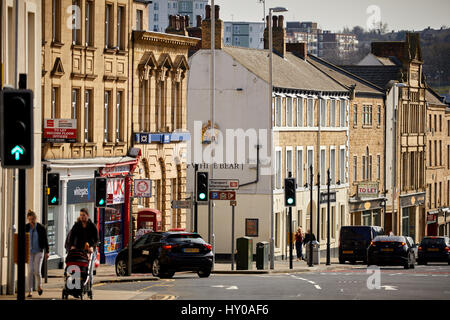 Tipiche costruzioni in pietra su Church Street Barnsley Town Center, South Yorkshire, Inghilterra. Regno Unito. Foto Stock