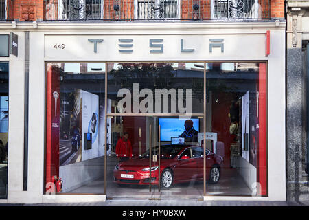 Lo showroom di Tesla su Oxford Street a Londra Foto Stock