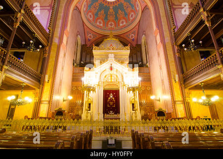 BUDAPEST, Ungheria - 21 febbraio 2016: Interno della Grande Sinagoga di via Dohany. Il alla Sinagoga di via Dohany o Tabakgasse sinagoga è la Foto Stock