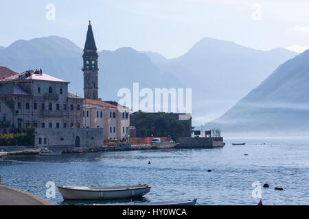 La chiesa di San Nicola in Perast., Perast sulla Baia di Kotor in Montenegro. Foto Stock