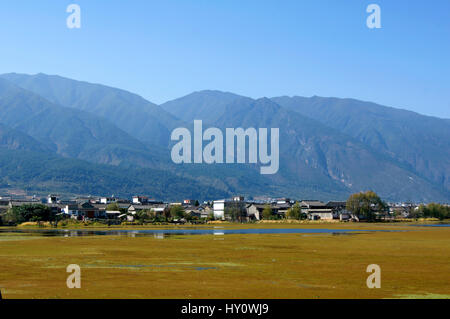 Montagne Changshan come visto dal Lago Erhai Foto Stock