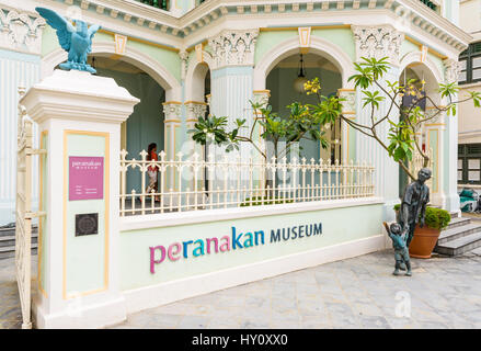 Museo Peranakan di Singapore Straits celebra la cultura cinese nel sud-est asiatico alloggiato nel vecchio Tao Nan edificio scolastico Foto Stock