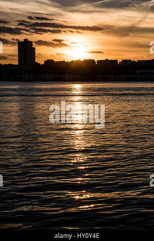 New Jersey skyline al tramonto del West New York quartiere da Riverside park Foto Stock