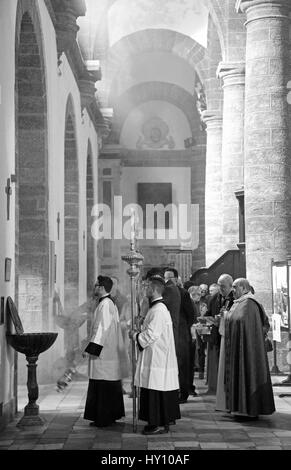 Celebrazione religiosa a Santa Cruz Chiesa Parrocchiale in Cádiz Spagna. Foto Stock