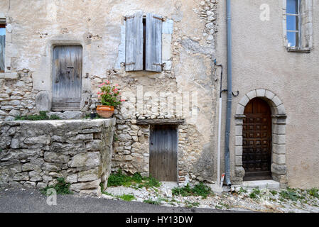 Vecchie case di villaggio in Banon Alpes-de-Haute-Provence Provence Francia Foto Stock