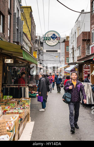 Bupyeong Ggangtong Mercato, Busan Gwangyeoksi, Corea del Sud Foto Stock