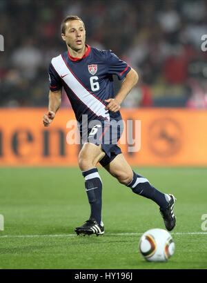 STEVE CHERUNDOLO USA & HANNOVER96 USA & HANNOVER96 ROYAL BAFOKENG STADIUM RUSTENBURG SUD AFRICA 12 Giugno 2010 Foto Stock