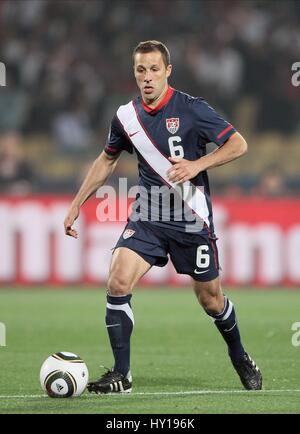 STEVE CHERUNDOLO USA & HANNOVER96 USA & HANNOVER96 ROYAL BAFOKENG STADIUM RUSTENBURG SUD AFRICA 12 Giugno 2010 Foto Stock