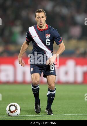 STEVE CHERUNDOLO USA & HANNOVER96 USA & HANNOVER96 ROYAL BAFOKENG STADIUM RUSTENBURG SUD AFRICA 12 Giugno 2010 Foto Stock