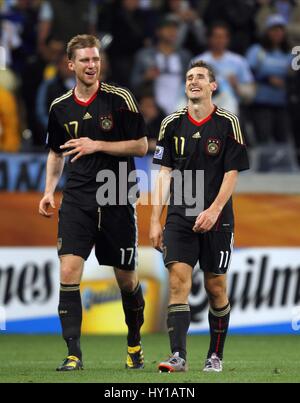 PER MERTESACKER & MIROSLAV KLO ARGENTINA V GERMANIA stadio Green Point di Città del Capo SUD AFRICA 03 Luglio 2010 Foto Stock