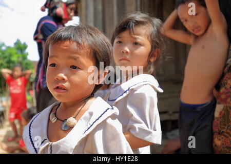 Ban Houay Phod, Laos-October 8, 2015: La Akha Ya-Er tribù della collina sono una minoranza etnica che vivono nella zona tra E.Myanmar-N.Thailandia-W.Laos-S.Cina. Foto Stock