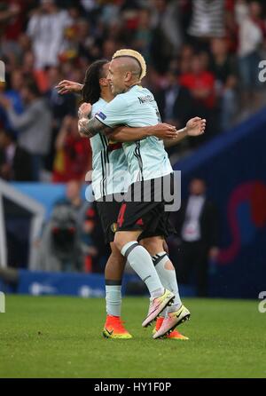 JASON DENAYER & RADJA NAINGGOL GALLES V BELGIO EURO 2016 QUA STADE PIERRE MAUROY LILLE FRANCIA 01 Luglio 2016 Foto Stock