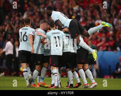 In Belgio i giocatori CELEBRARE CON IL GALLES V BELGIO EURO 2016 QUA STADE PIERRE MAUROY LILLE FRANCIA 01 Luglio 2016 Foto Stock