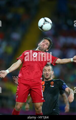 J MOUTINHO VAN DER VAART PORTOGALLO V OLANDA PORTOGALLO V HOLLAND STADIO METALIST KHARKIV UCRAINA 17 Giugno 2012 Foto Stock