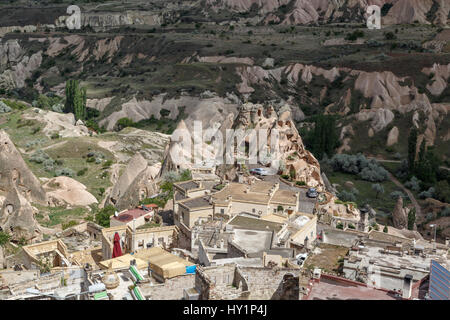 NEVSEHIR, Turchia - 7 Maggio 2016 : Cappadocia vista dal Castello di Uchisar che è il più alto edificio della zona. Foto Stock