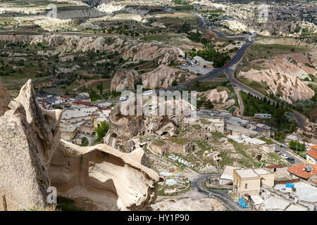 NEVSEHIR, Turchia - 7 Maggio 2016 : Cappadocia vista dal Castello di Uchisar che è il più alto edificio della zona. Foto Stock