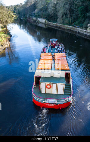 Il principe vescovo nave da crociera fluviale sul fiume di usura a Durham, Regno Unito Foto Stock