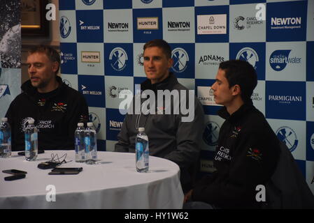 Londra, Regno Unito. 31 Mar, 2017. Conferenza stampa della Oxford University Boat Club prima della gara in barca a Thames Rowing Club come la storica gara contro Cambridge University Boat Club. Credito: Alberto Pezzali/Pacific Press/Alamy Live News Foto Stock