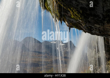 Cascata su un piccolo fiume in Sarek National Park. Eredità di Mondo Laponia, Lapponia svedese, Svezia. Foto Stock