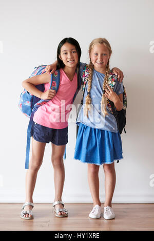 I migliori amici di diversa etnia Foto Stock