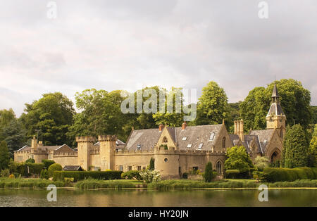 La Newstead Abbey, nel Nottinghamshire, Inghilterra, originariamente un convento agostiniano, ora è meglio conosciuta come la casa ancestrale di Lord Byron. Der Stallblock Foto Stock