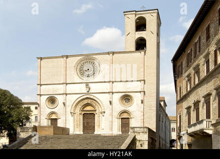 Immagine del Duomo di Santa Maria Annunziata di Todi in Umbria, Italia. Der Il Duomo di Santa Maria Annunziata von Todi Umbria. Besonders sehenswert sind die Foto Stock