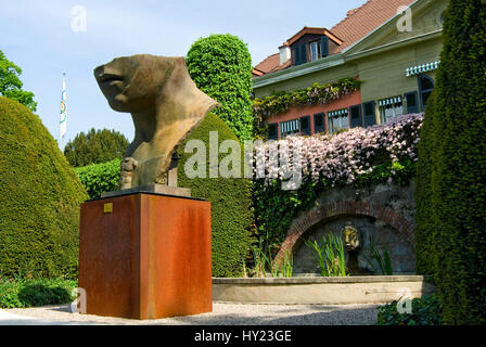 Immagine di una scultura di Igor Mitoraj al La Parc Olympic a Losanna, Svizzera. Foto Stock