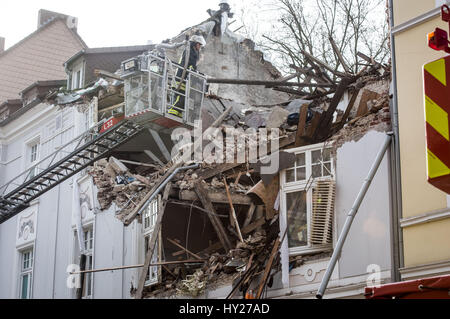 Dortmund, Germania. 31 Mar, 2017. Il danno causato da una esplosione in una proprietà residenziali a Dortmund, Germania, 31 marzo 2017. Un residente è stato ferito in base ad una dichiarazione di polizia. Le cause dell'esplosione rimane indeterminato. Foto: Bernd Thissen/dpa/Alamy Live News Foto Stock