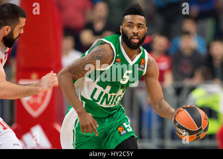 A Belgrado, in Serbia. Il 31 marzo, 2017. Ketih Langford, #5 di di Unics Kazan in azione durante il 2016/2017 Turkish Airlines Eurolega Regular Season Round 29 gioco tra Crvena Zvezda Belgrado MTS e Unics Kazan all Arena Kombank il 31 marzo 2017 a Belgrado in Serbia. © Nikola Krstic/Alamy Live News Foto Stock