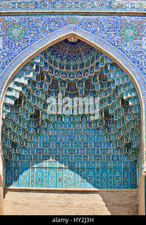 Parete Decoratid nicchia in Gur-e-Amir mausoleo, Samarcanda, Uzbekistan Foto Stock