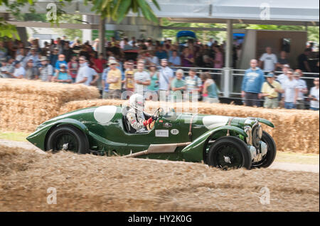 Goodwood, Regno Unito - 13 Luglio 2013: Vintage Aston Martin Lagonda V12 Le Mans auto sportiva - circa 1939, racing al Festival della Velocità di evento tenutosi a Goodwood Foto Stock