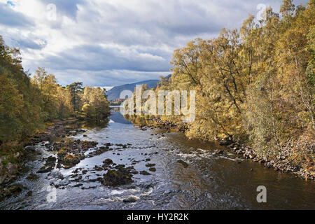 Glen Affric fiume Affric, Inverness, Highland, Scotland, Regno Unito Foto Stock