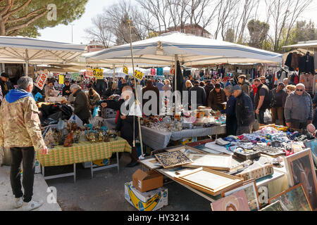 Roma, Italia - 26 Febbraio 2017: stallo al di fuori di un mercato suburbana Foto Stock