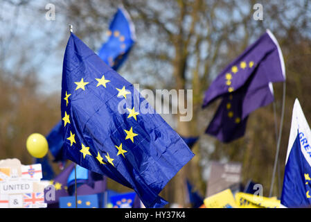 Unite per l'Europa è stata una marcia di protesta contro la firma dell'articolo 50 per innescare il ritiro del Regno Unito dalla Unione Europea & Brexit a Londra Foto Stock