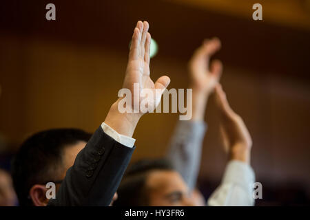 I dirigenti aziendali partecipando attivamente al centro congressi Foto Stock