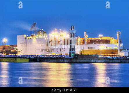 Nave ConRo grandee Africa del Grimaldi linee in banchina O?'SWALD ad Amburgo, Germania, Europa, conRo-Schiff Grande Africa der linee Grimaldi am O Foto Stock