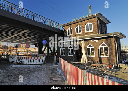 Il porto di superiore mensa nella città portuale di Amburgo, Germania, Die Oberhafen-Kantine in der Hafencity ad Amburgo, Deutschland Foto Stock