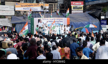 Kolkata, India. 31 Mar, 2017. Congresso Trinamool tenere una massa rally in Kolkata esigente arresto di B.J.P, il Congresso e C.P.I.(M) leader coinvolgendo in Narada, Sarada e altri chit fund truffa. Credito: Saikat Paolo/Pacific Press/Alamy Live News Foto Stock