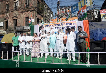 Kolkata, India. 31 Mar, 2017. Congresso Trinamool tenere una massa rally in Kolkata esigente arresto di B.J.P, il Congresso e C.P.I.(M) leader coinvolgendo in Narada, Sarada e altri chit fund truffa. Credito: Saikat Paolo/Pacific Press/Alamy Live News Foto Stock