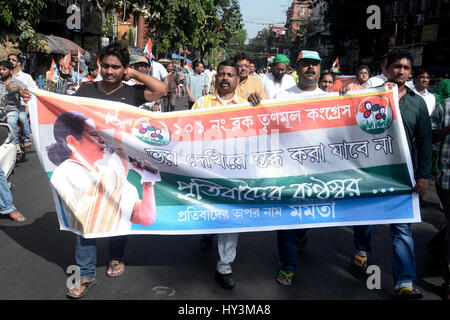 Kolkata, India. 31 Mar, 2017. Congresso Trinamool tenere una massa rally in Kolkata esigente arresto di B.J.P, il Congresso e C.P.I.(M) leader coinvolgendo in Narada, Sarada e altri chit fund truffa. Credito: Saikat Paolo/Pacific Press/Alamy Live News Foto Stock