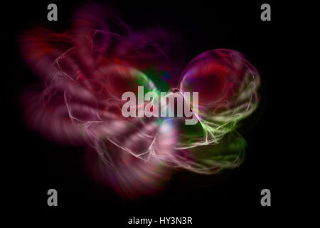 Spazio astratto frattale con plasma colorati su sfondo scuro Foto Stock
