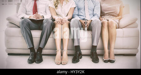 Ritratto di dirigenti di attesa per il colloquio di lavoro in ufficio Foto Stock