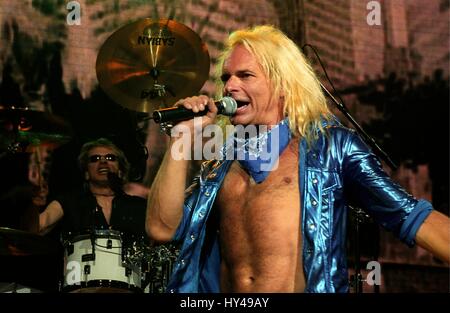 David Lee Roth performing live presso la Universal Amp. a Los Angeles, CA il 24 giugno 2002. Credito: Kevin Estrada / MediaPunch Foto Stock