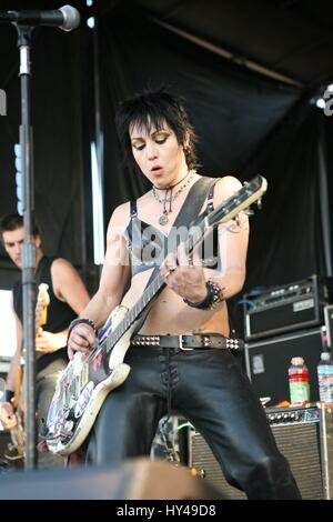 Joan Jett eseguendo sulla Vans warped tour a Dodgers Stadium di Los Angeles, CA. Luglio 12, 2006. Credito: Kevin Estrada / MediaPunch Foto Stock